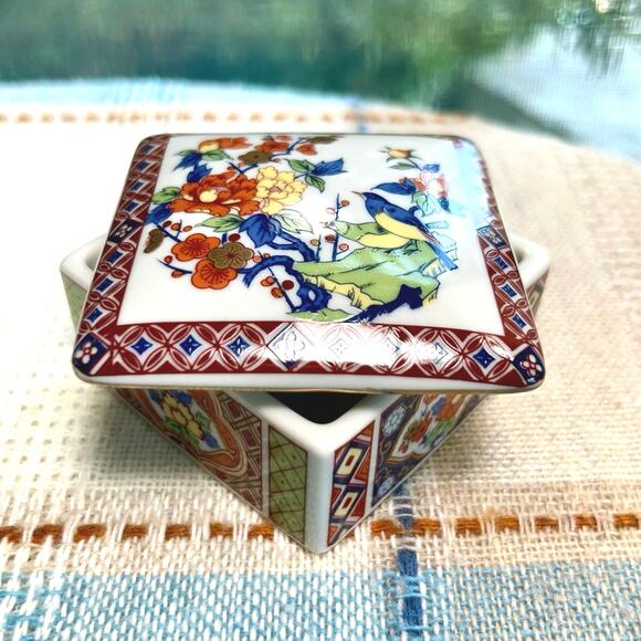 Vintage Japanese Porcelain Trinket Box with Bird & Floral Design - Picture 3 of 11